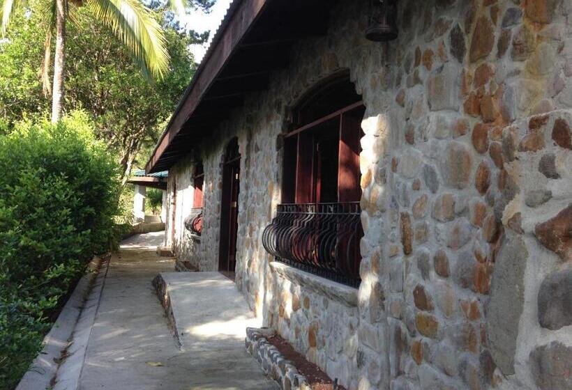 בית מלון כפרי Malekus Mountain Lodge