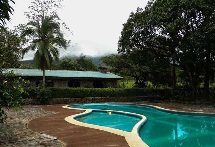 בית מלון כפרי Malekus Mountain Lodge