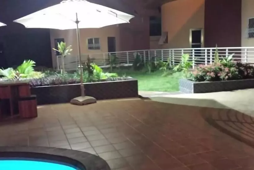 Hotelli Ponderosa Travel Lodge