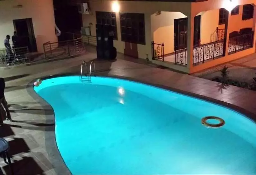 Hotelli Ponderosa Travel Lodge