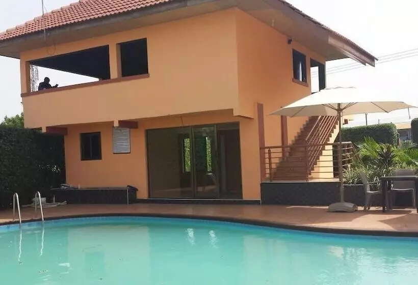 Hotelli Ponderosa Travel Lodge