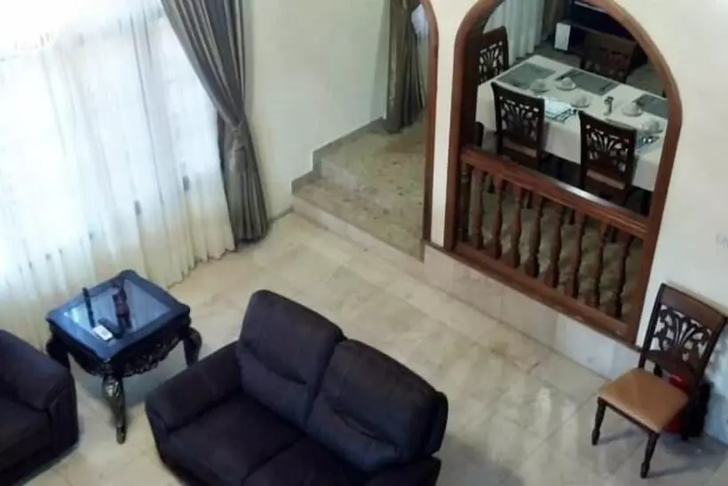 Hotelli Ponderosa Travel Lodge