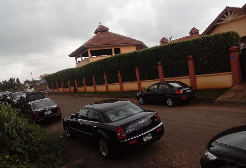 호텔 Ponderosa Travel Lodge