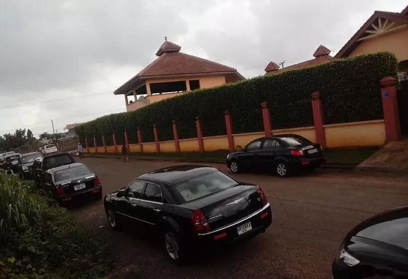 Hotelli Ponderosa Travel Lodge