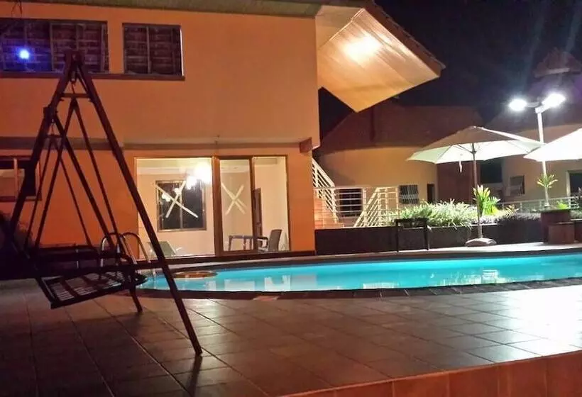 Hotelli Ponderosa Travel Lodge