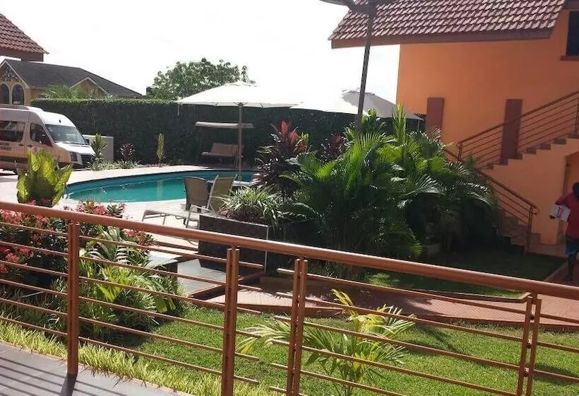 Hotelli Ponderosa Travel Lodge