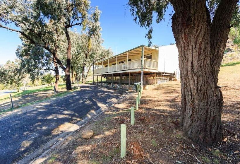 Отель Reflections Wyangala Waters Holiday Park