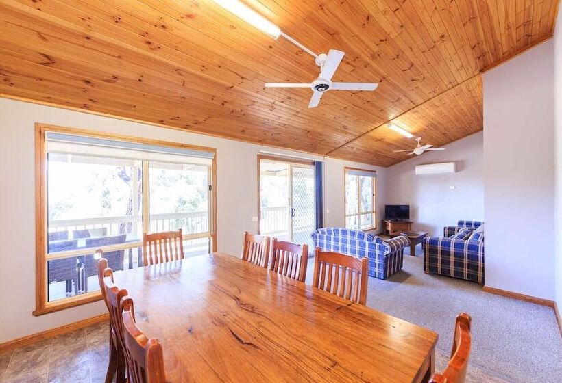 Отель Reflections Wyangala Waters Holiday Park