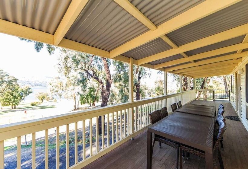 Отель Reflections Wyangala Waters Holiday Park