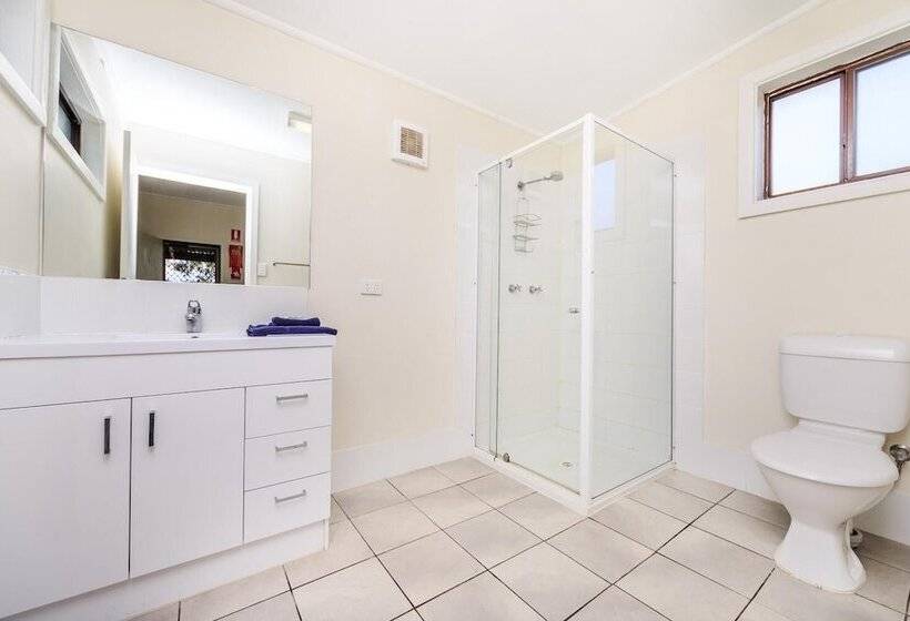 Отель Reflections Wyangala Waters Holiday Park