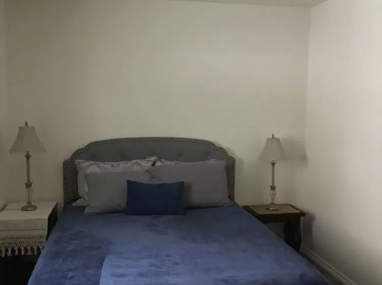 ホテル Stikine Valley Inn