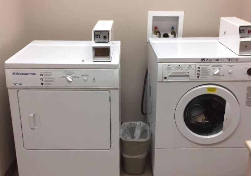 فندق على الطريق R & R Inn