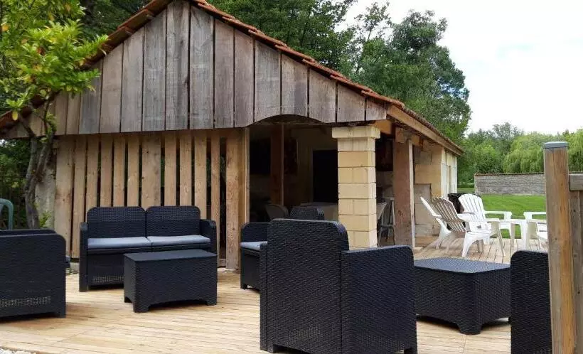 Majatalo Logis Des Bessons