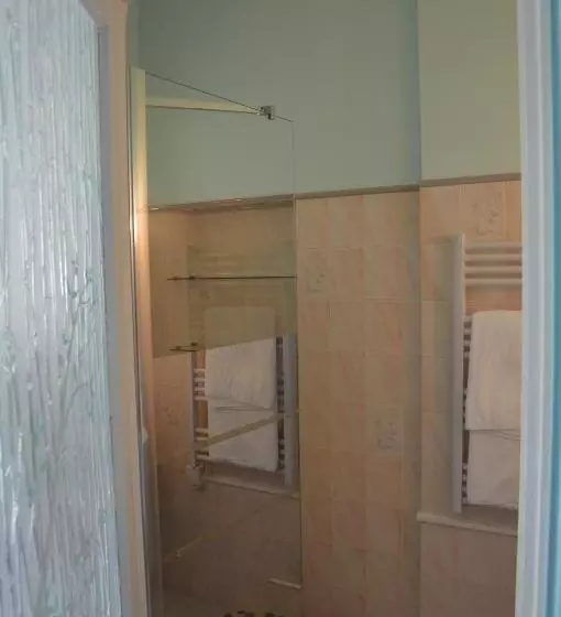 Majatalo Logis Des Bessons