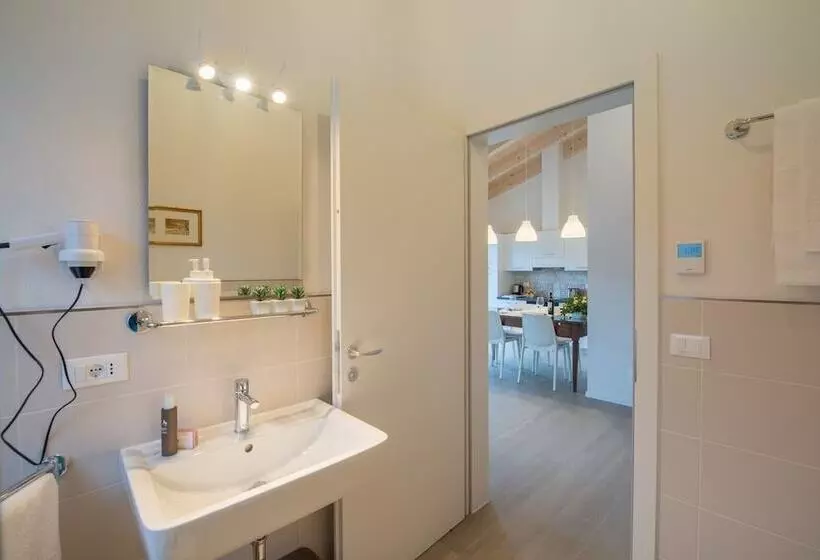 レジデンス La Gazza Ladra Apartments