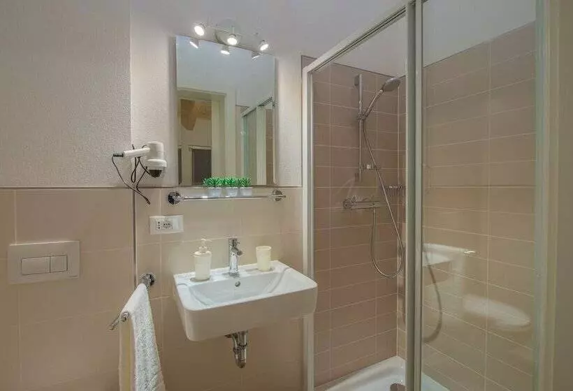 レジデンス La Gazza Ladra Apartments