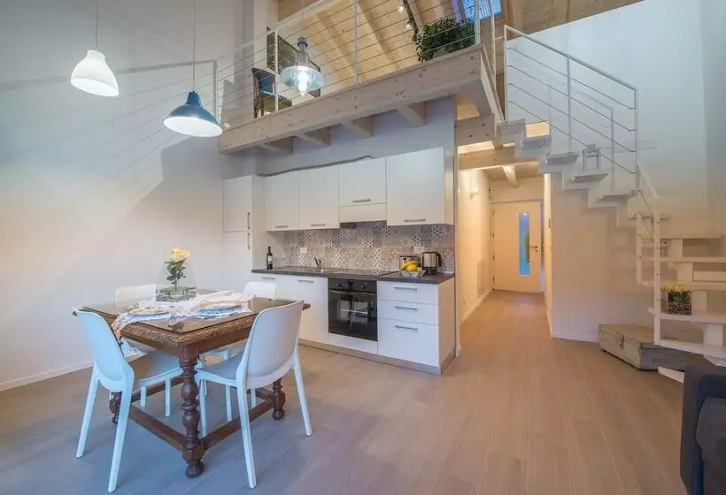 レジデンス La Gazza Ladra Apartments