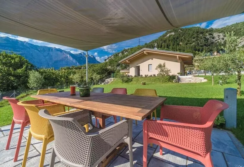 レジデンス La Gazza Ladra Apartments