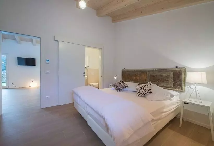 レジデンス La Gazza Ladra Apartments