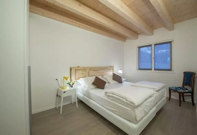 レジデンス La Gazza Ladra Apartments