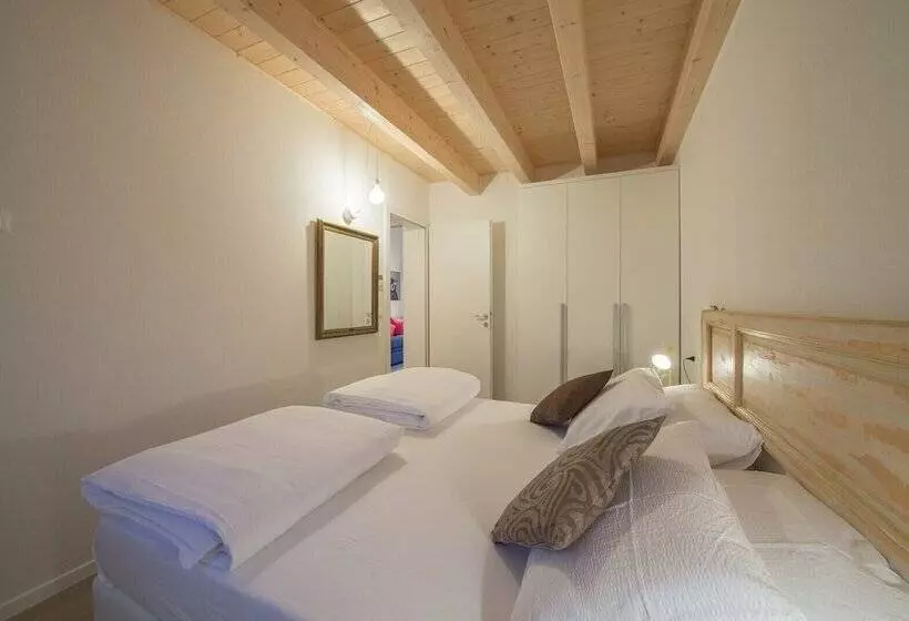 レジデンス La Gazza Ladra Apartments