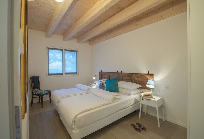 住所  La Gazza Ladra Apartments