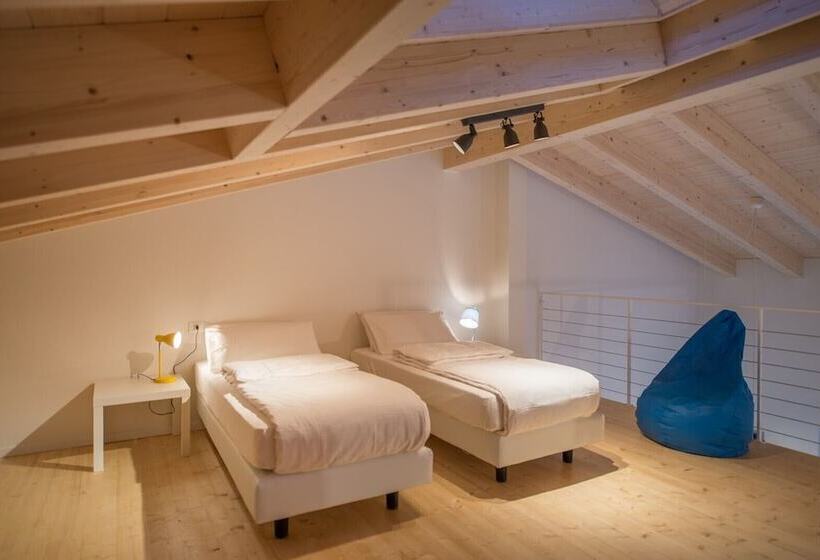 住所  La Gazza Ladra Apartments