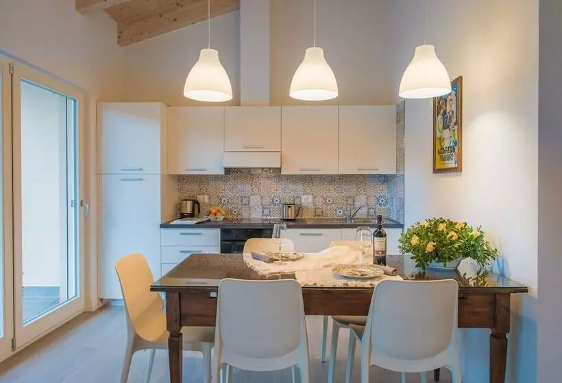 レジデンス La Gazza Ladra Apartments