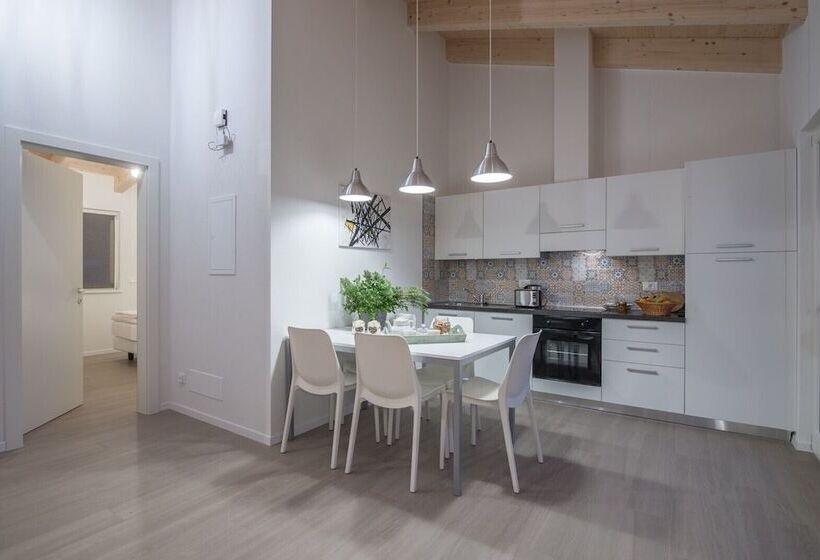 住所  La Gazza Ladra Apartments