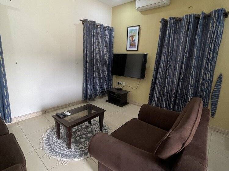 Traveller's Palm Court