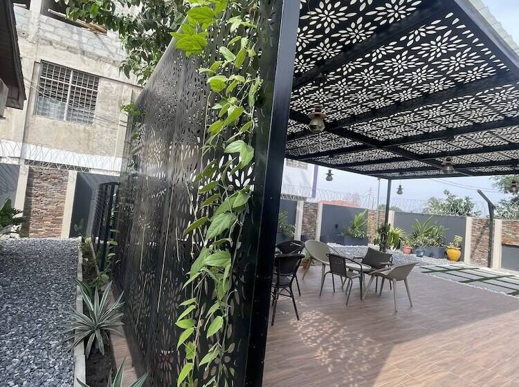 Traveller's Palm Court