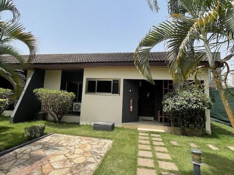 Traveller's Palm Court