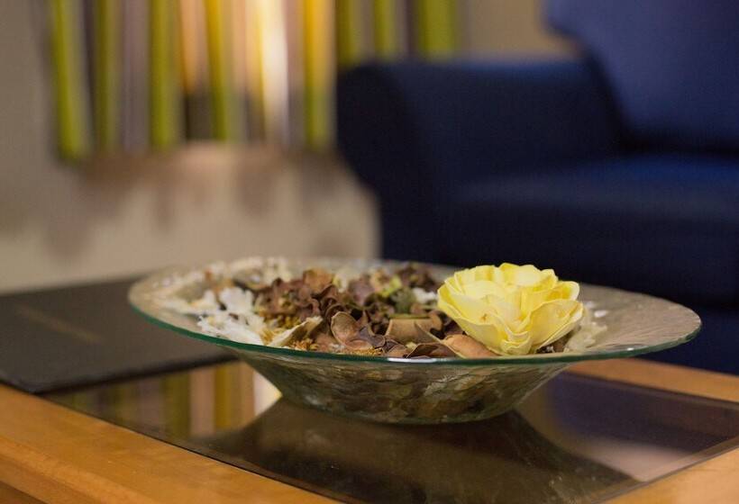 Traveller's Palm Court