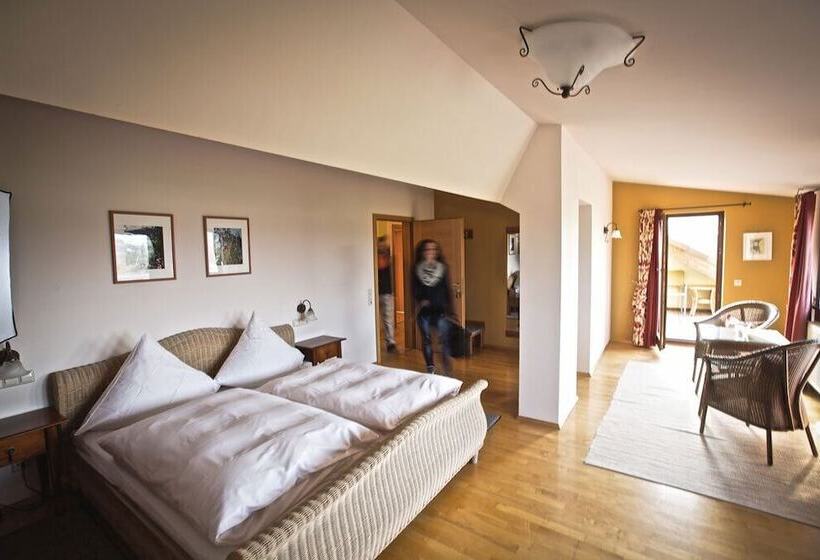 Weingut & Landhotel Lucashof