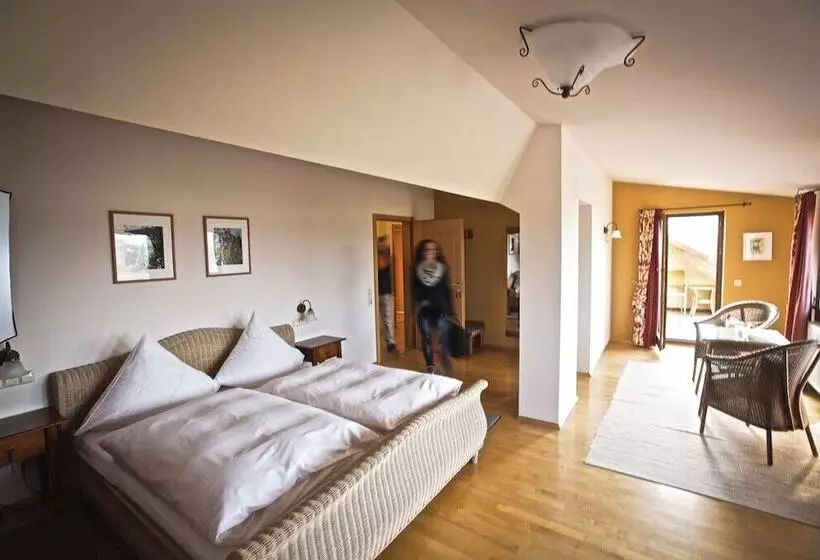 Weingut & Landhotel Lucashof