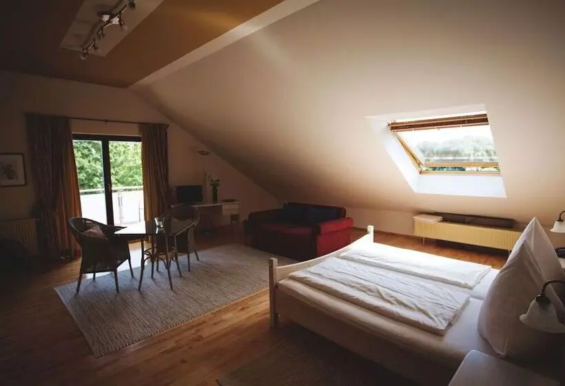 Weingut & Landhotel Lucashof