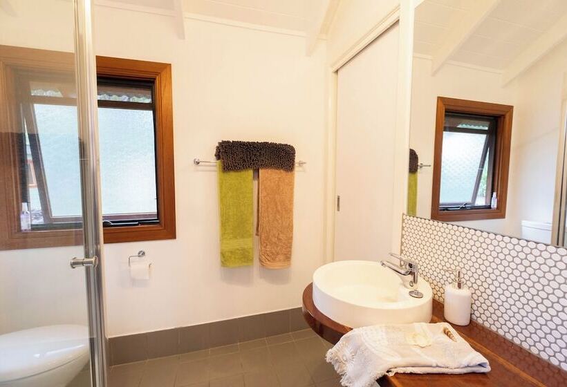 Airlie Beach Eco Cabins Adults Only