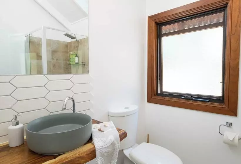 Airlie Beach Eco Cabins   Adults Only