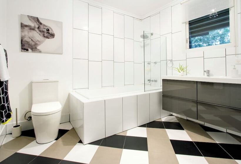 Airlie Beach Eco Cabins Adults Only