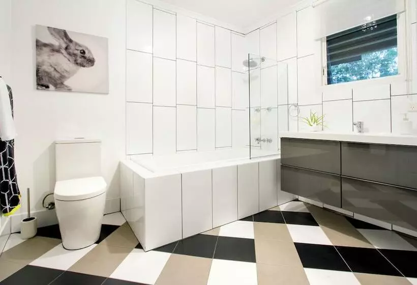 Airlie Beach Eco Cabins   Adults Only