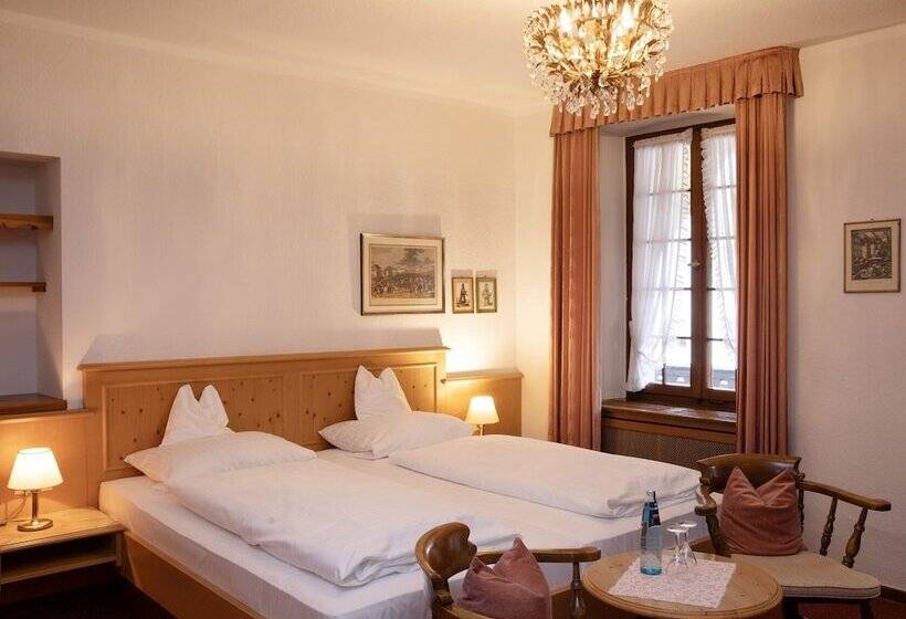 簡易ホテル Gasthaus Adler