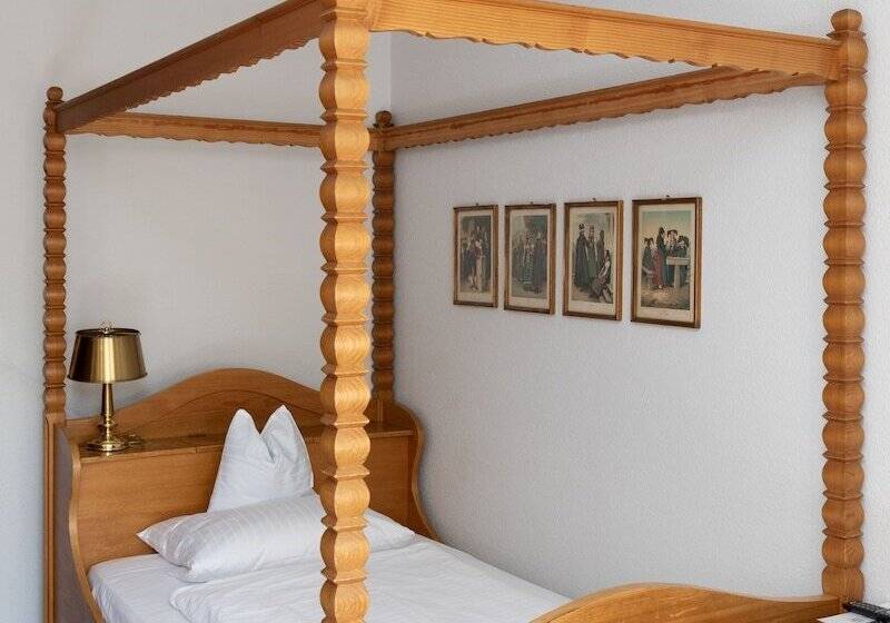 簡易ホテル Gasthaus Adler