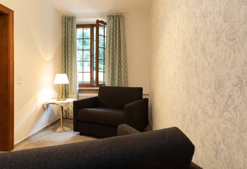 簡易ホテル Gasthaus Adler