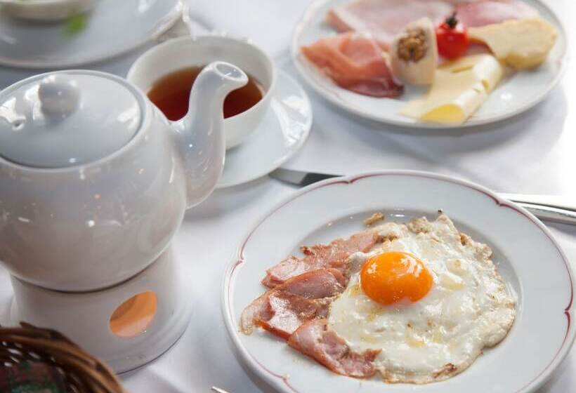 簡易ホテル Gasthaus Adler