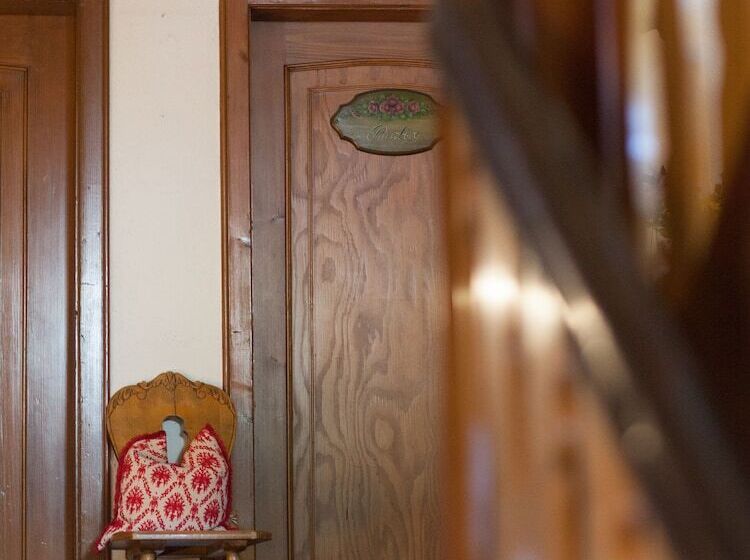 簡易ホテル Gasthaus Adler