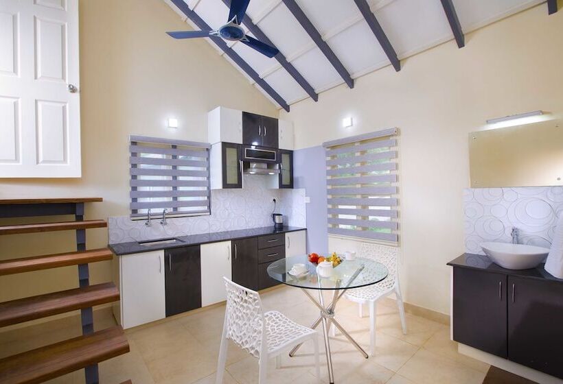 בית מלון כפרי Adithya Nature Resort & Spa