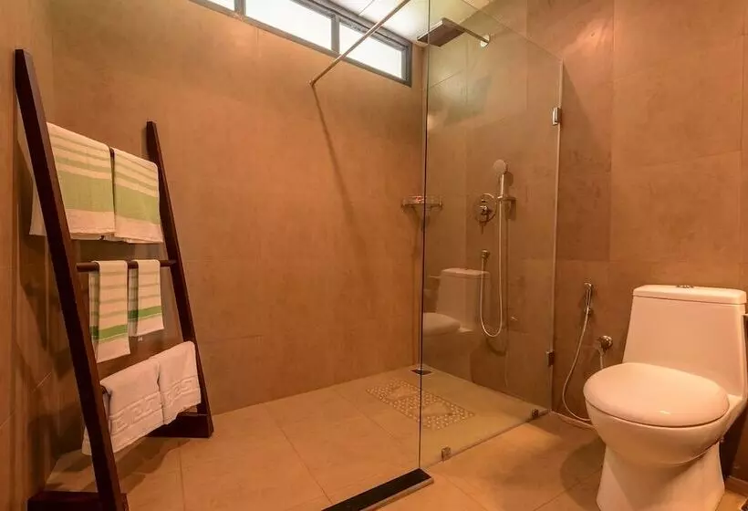 Hotelli Wayanad Wild Rainforest Lodge By Cgh Earth