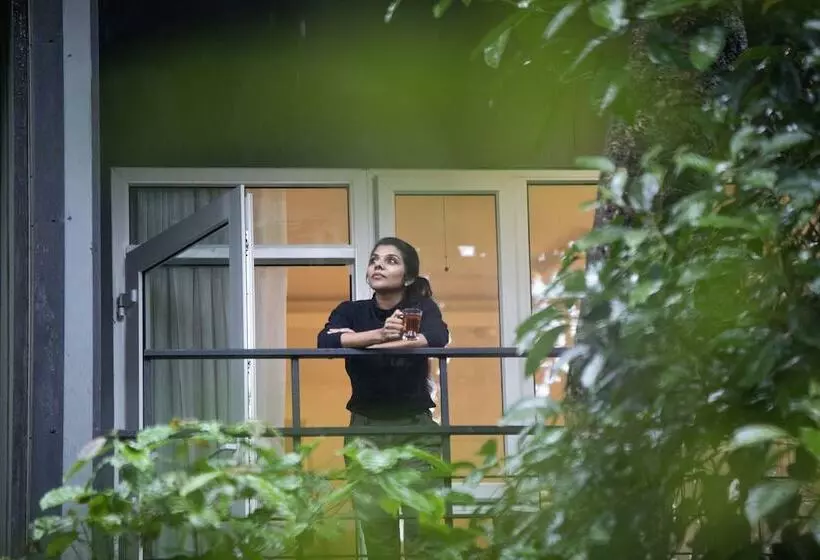 Hotelli Wayanad Wild Rainforest Lodge By Cgh Earth
