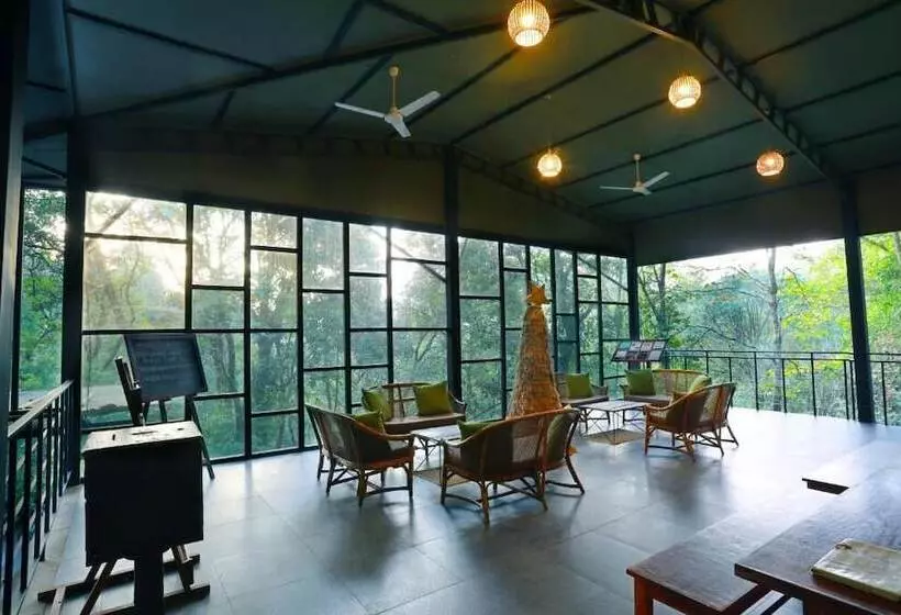 Hotelli Wayanad Wild Rainforest Lodge By Cgh Earth