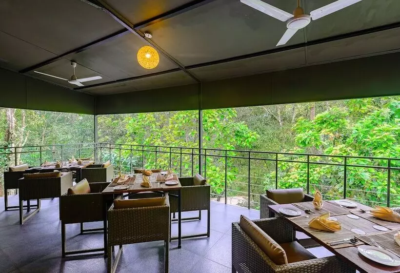 Hotelli Wayanad Wild Rainforest Lodge By Cgh Earth